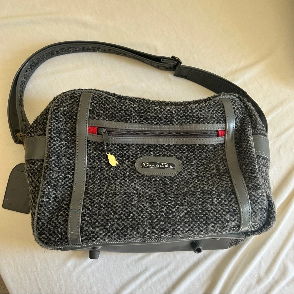 Oscar De La Renta Overnight Travel Luggage Bag Gray Shoulder Overnight
